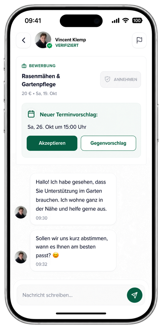 Neybor-App, Chat mit einem verifizierten Helfer: Er hat sich auf „Rasenmähen & Gartenpflege“ beworben und einen neuen Termin vorgeschlagen, den man annehmen oder mit einem Gegenvorschlag beantworten kann.